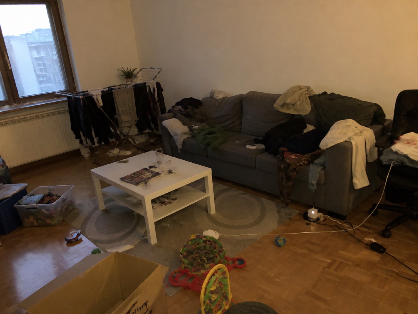 Wohnraum mit dem Handy fotografiert, vor der Bearbeitung